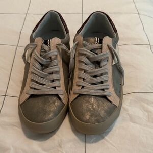 ShuShop Metallic Silver and Cream Sneakers‎ Size 8